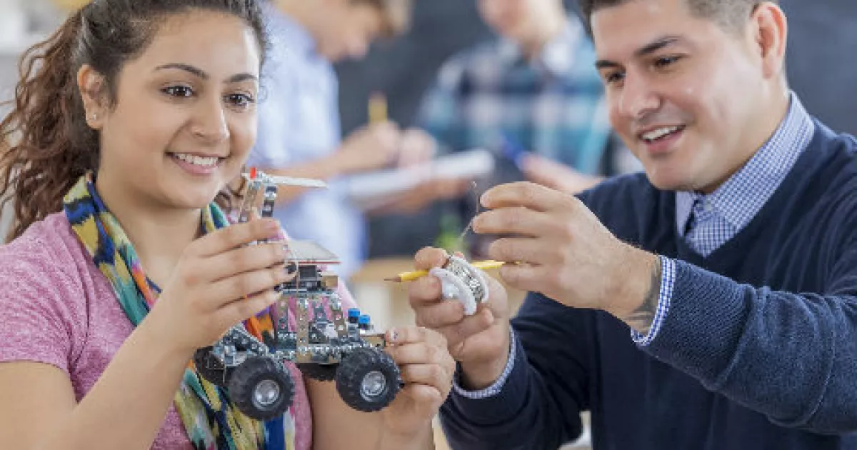 Movimiento STEM quiere despertar vocaciones científicas entre jóvenes