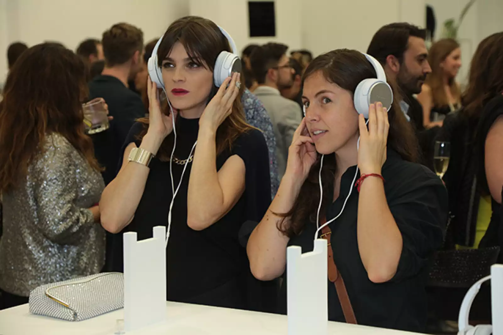 Irene Azuela,Claudia Candano