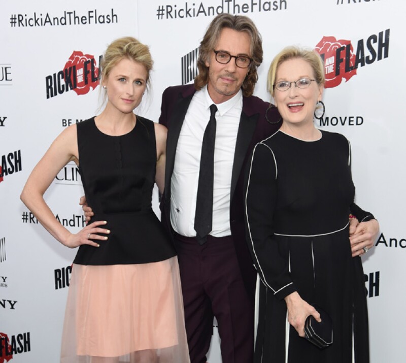 Mery Streep con su hija Mamie, quien es su viva imagen, y Rick Springfield.