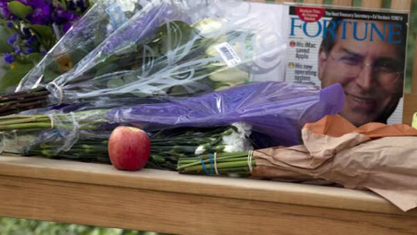 La sede de las oficinas centrales de Apple en California recuerda a su fundador con una pequeña ofrenda.