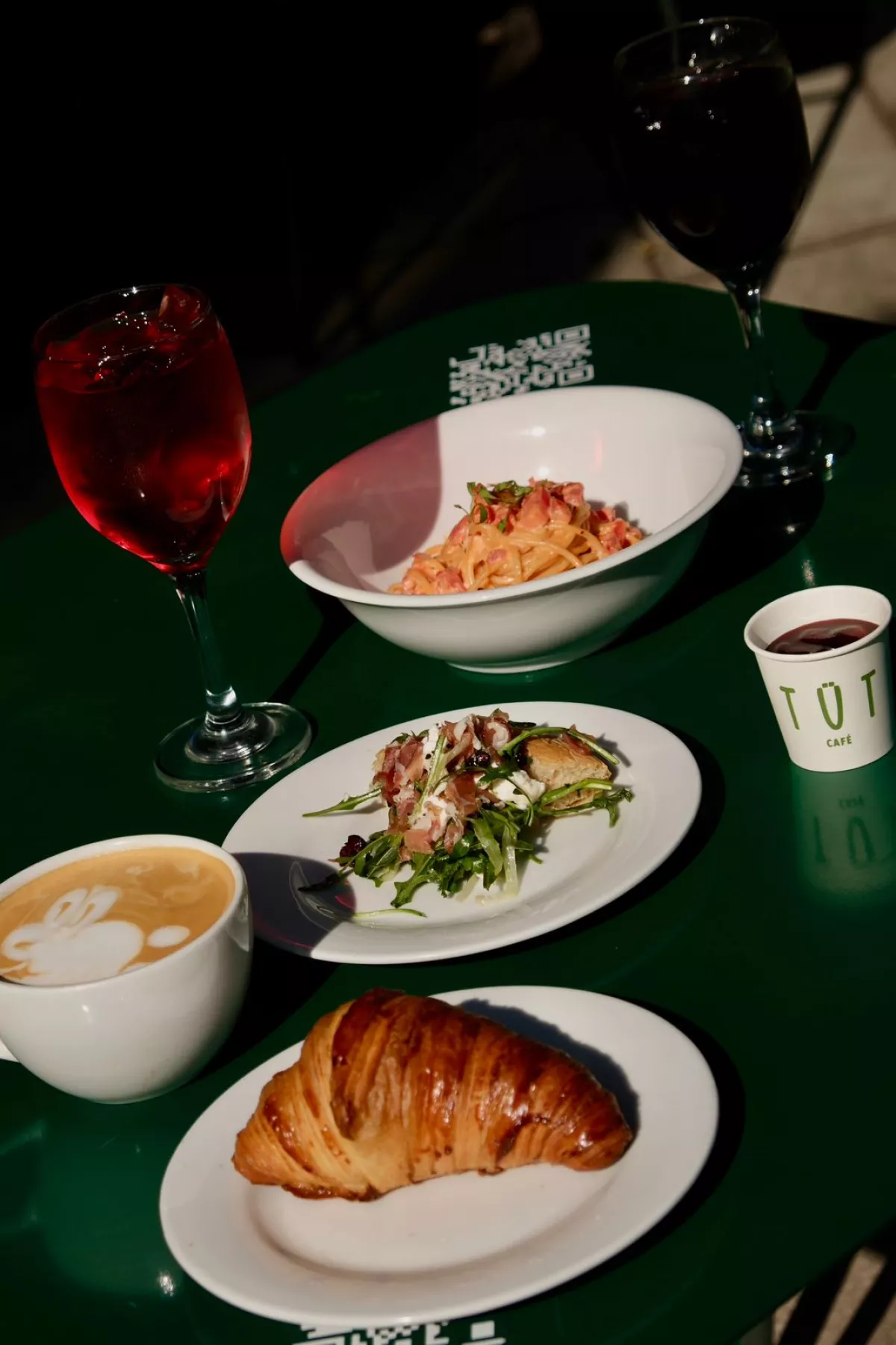 TÜT Café