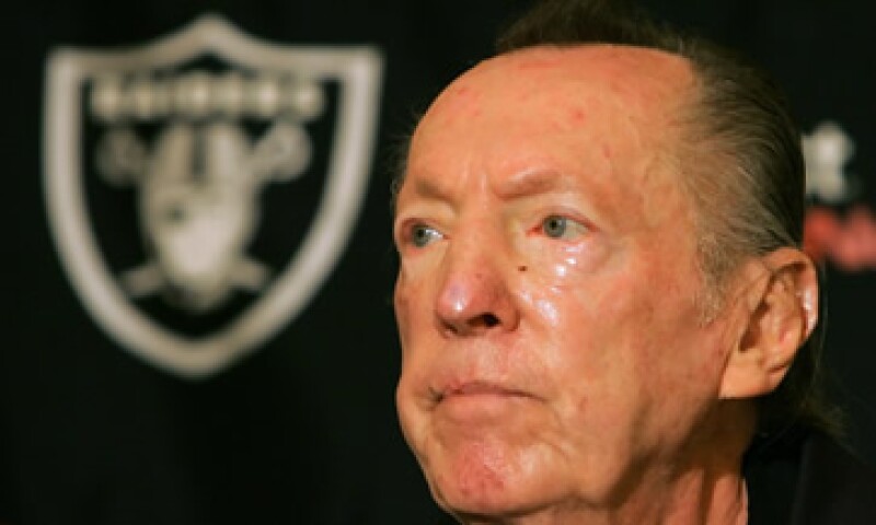 Davis fue una persona que tomaba riesgos, los Raiders contrataron al primer entrenador en jefe de raza negra. (Foto: AP)