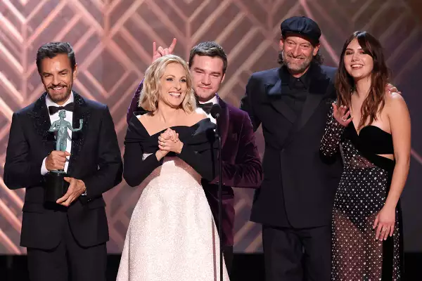 El elenco de Coda recibe SAG Award