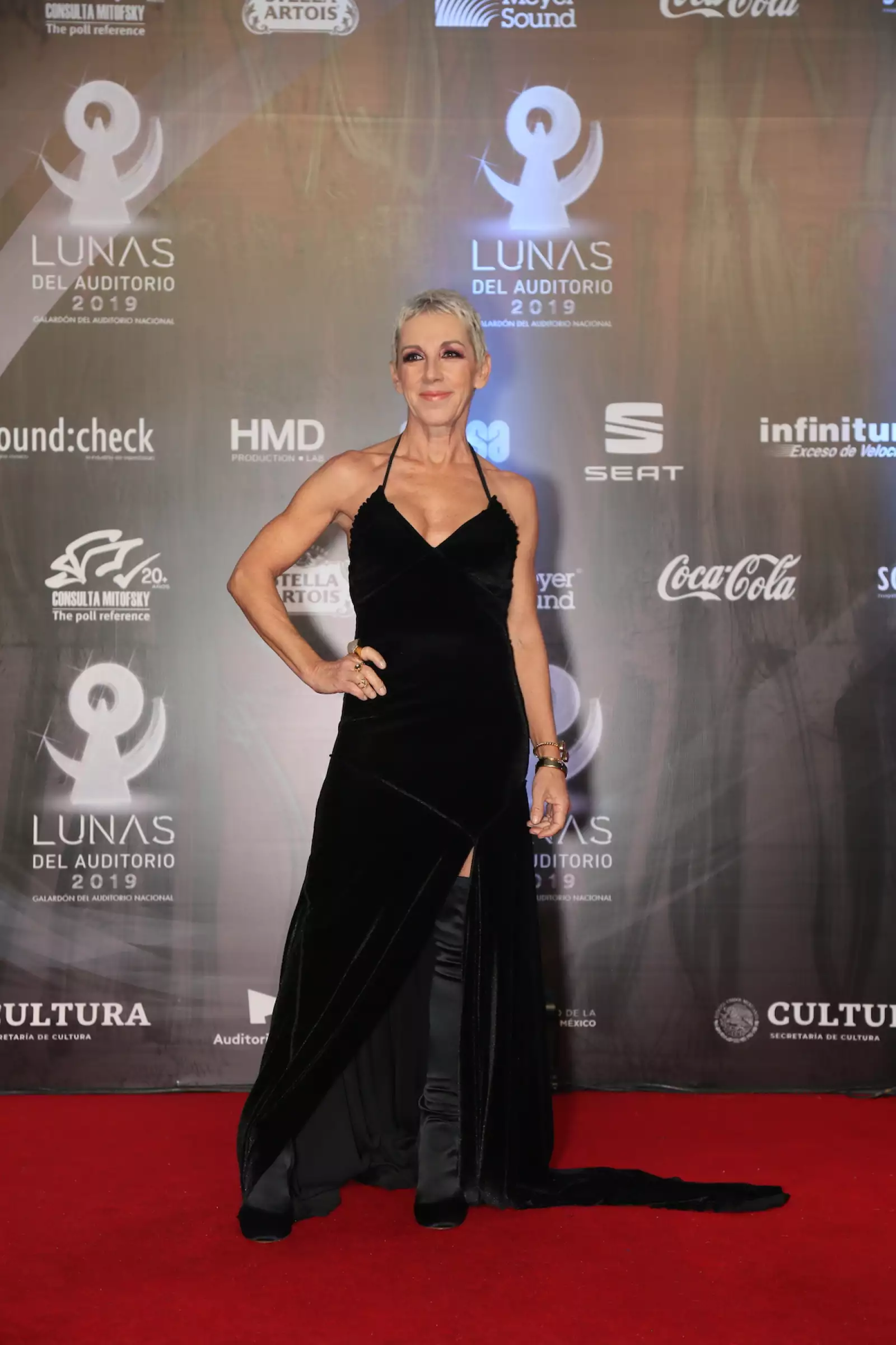 LUNAS DELAUDITORIO, ALFOMBRA ROJA