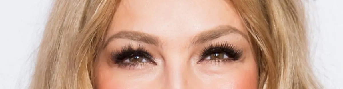 No hay nada peor que unas cejas mal depiladas. Thalía cuida mucho ese detalle.