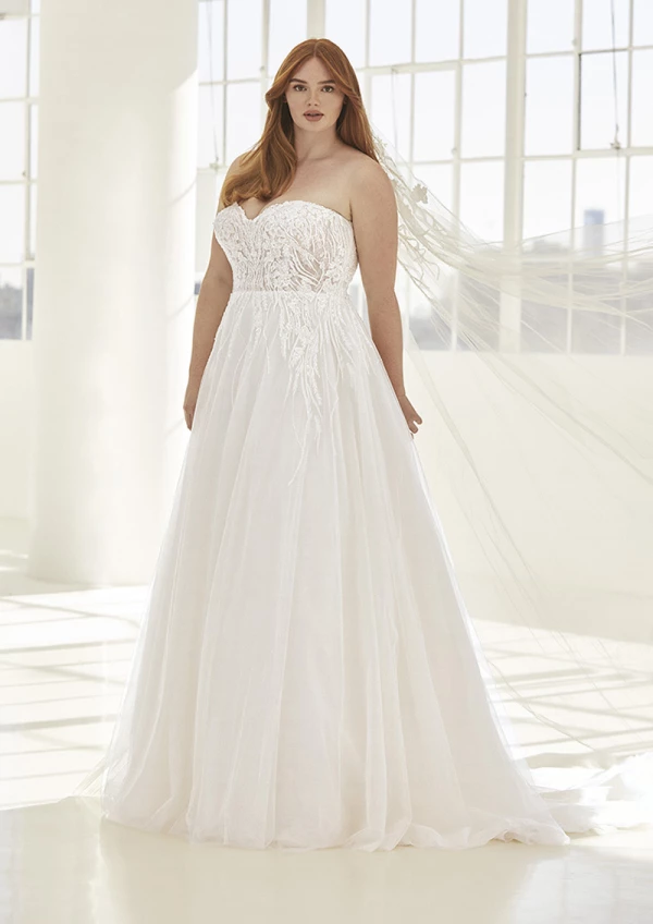 ashley-graham-pronovias-3