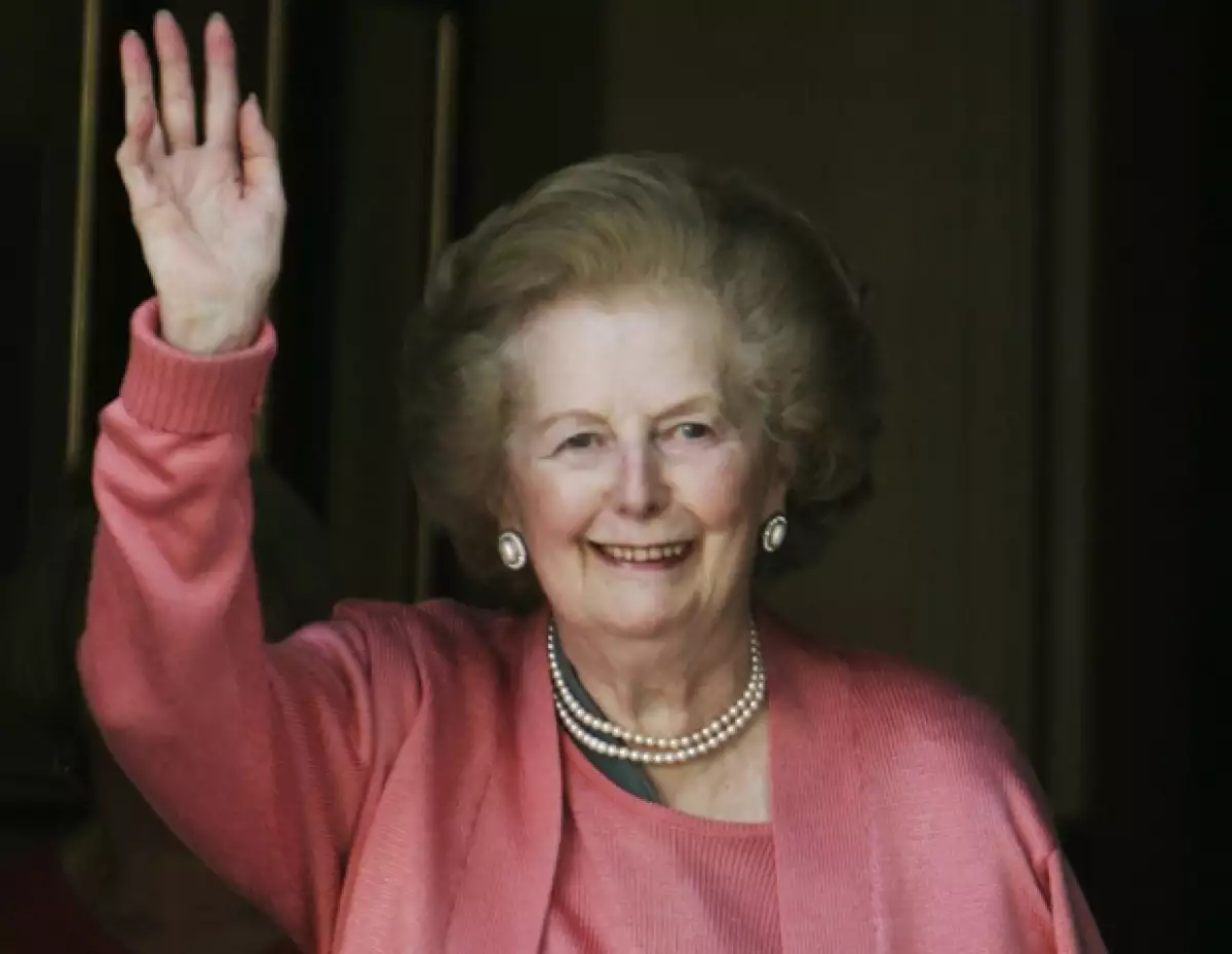 La ex primer ministras saliendo del hospital en 2009.