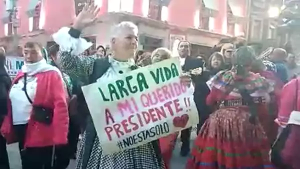 AMLO mañanitas.jpg