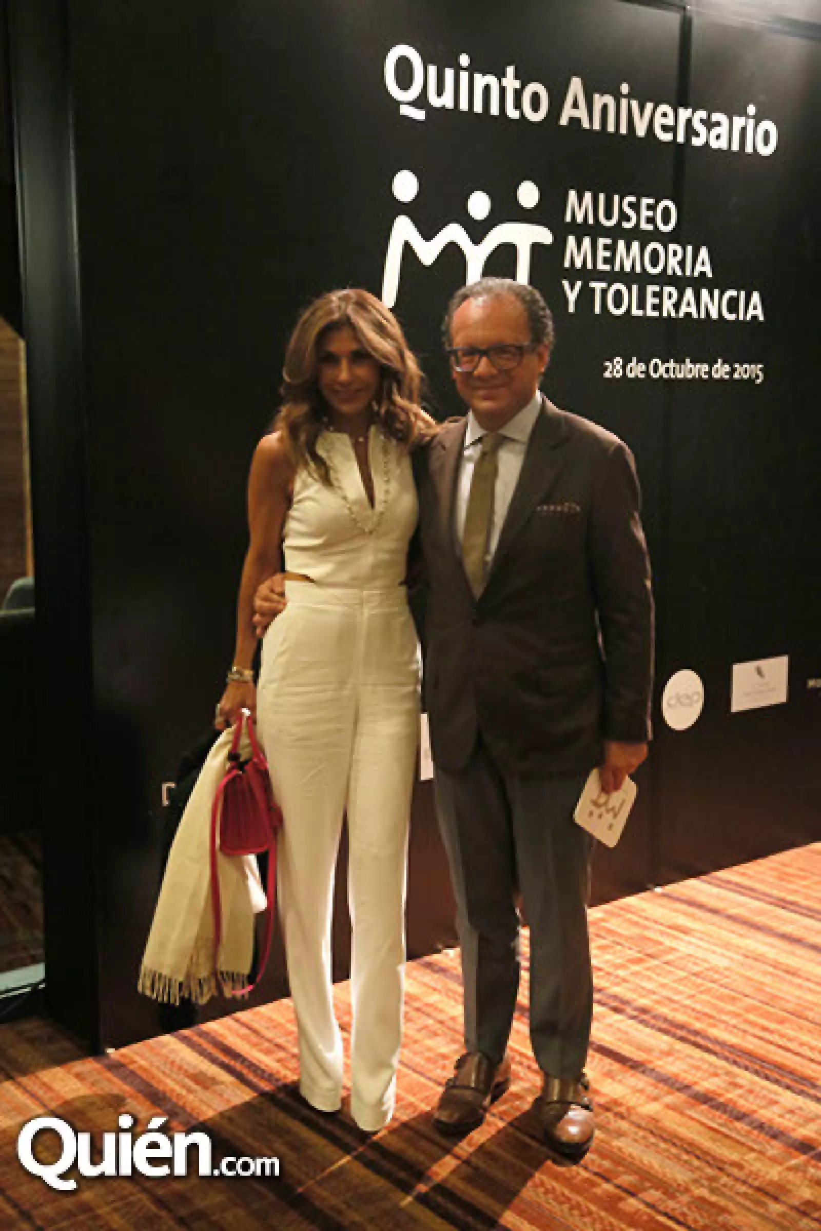 Raquel Fasja eligió este juego de pantalón y crop top para asistir a la cena de gala del quinto aniversario del Museo Memoria y Tolerancia.