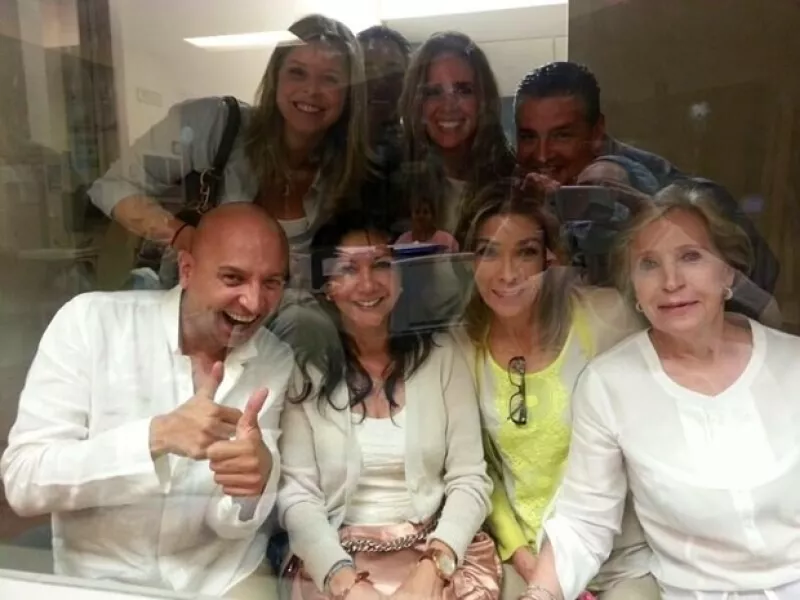 La bebé de Jacqueline Bracamontes y Martín Fuentes ayer pasó la primera noche en su hogar luego de estar internada por 18 días en el hospital.