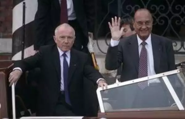 François Pinault, padre de François-Henri Pinault, llegó acompañado del ex presidente francés Jaques Chirac.