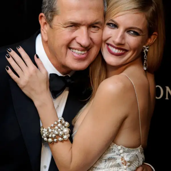 El icónico fotógrafo peruano Mario Testino fue galardonado en una fiesta privada con el premio Moet & Chandon Etoile.