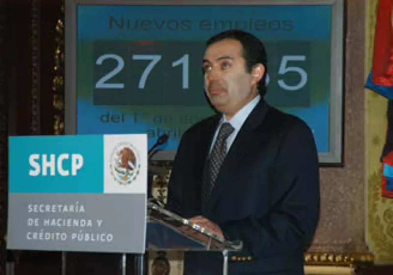 La cifra de trabajadores registrados en el IMSS alcanzó un nivel histórico de 14 millones 882,864, dijo Ernesto Cordero. (Foto: Notimex)