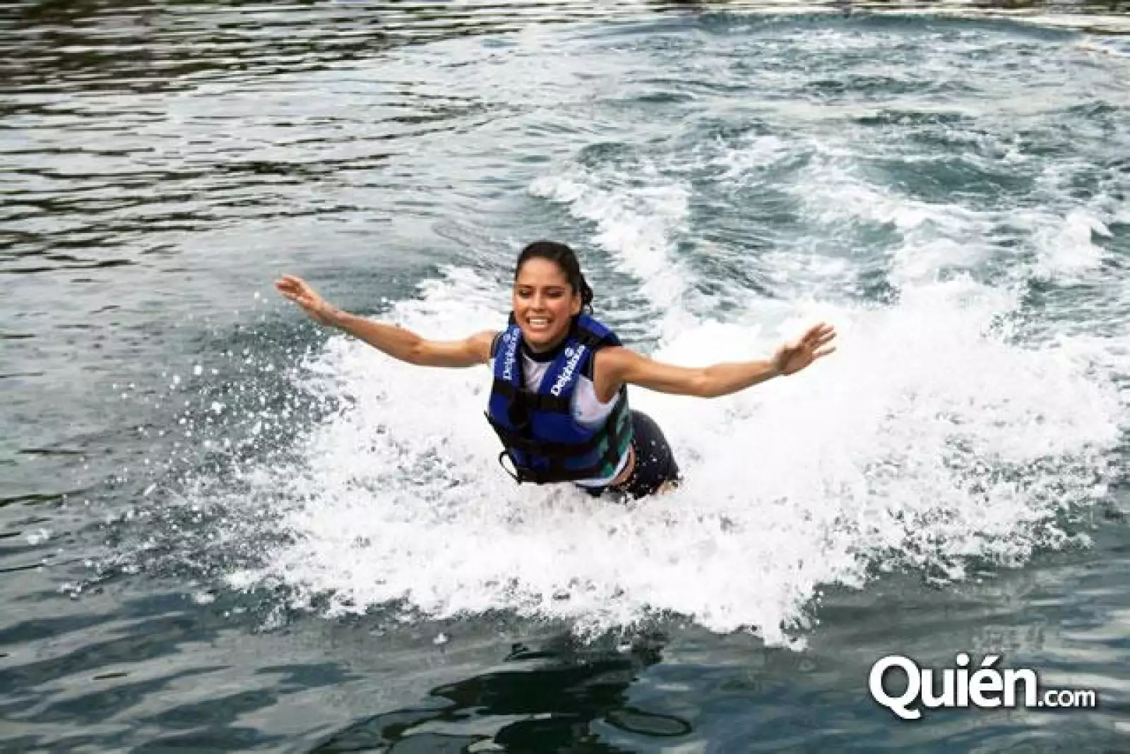 Ana Claudia Talancón rostro Delphinus