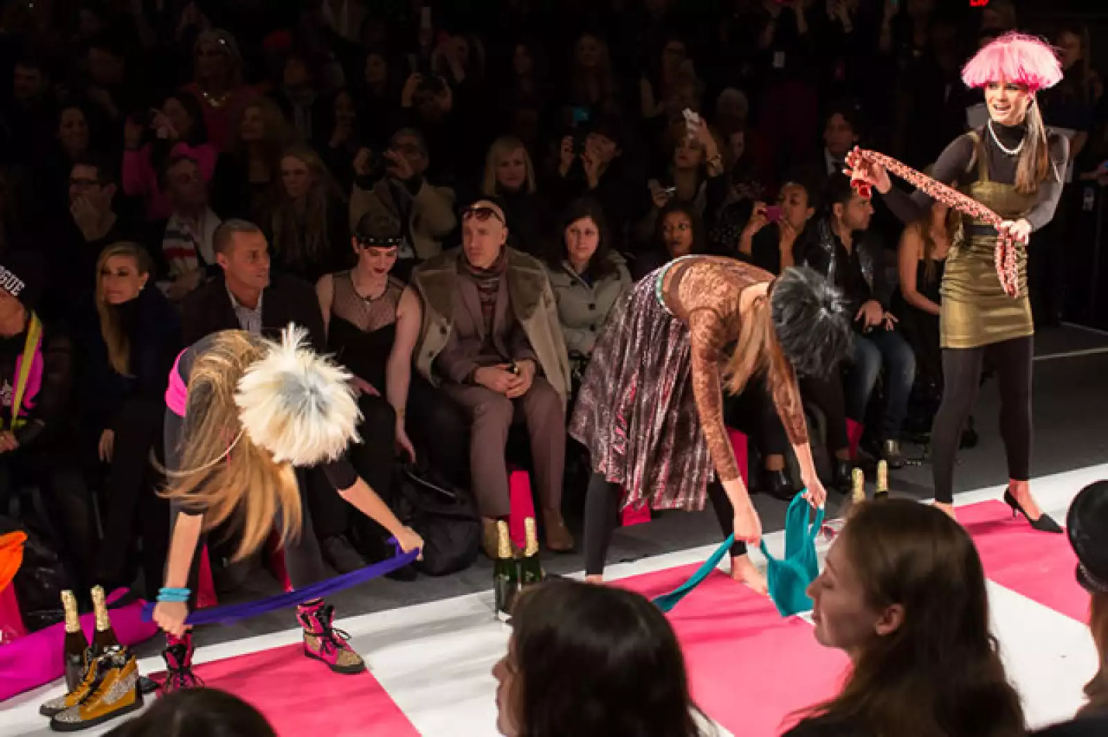 Entre las celebridades que asistieron al desfile estuvieron Carmen Electra y Nigel Barker.