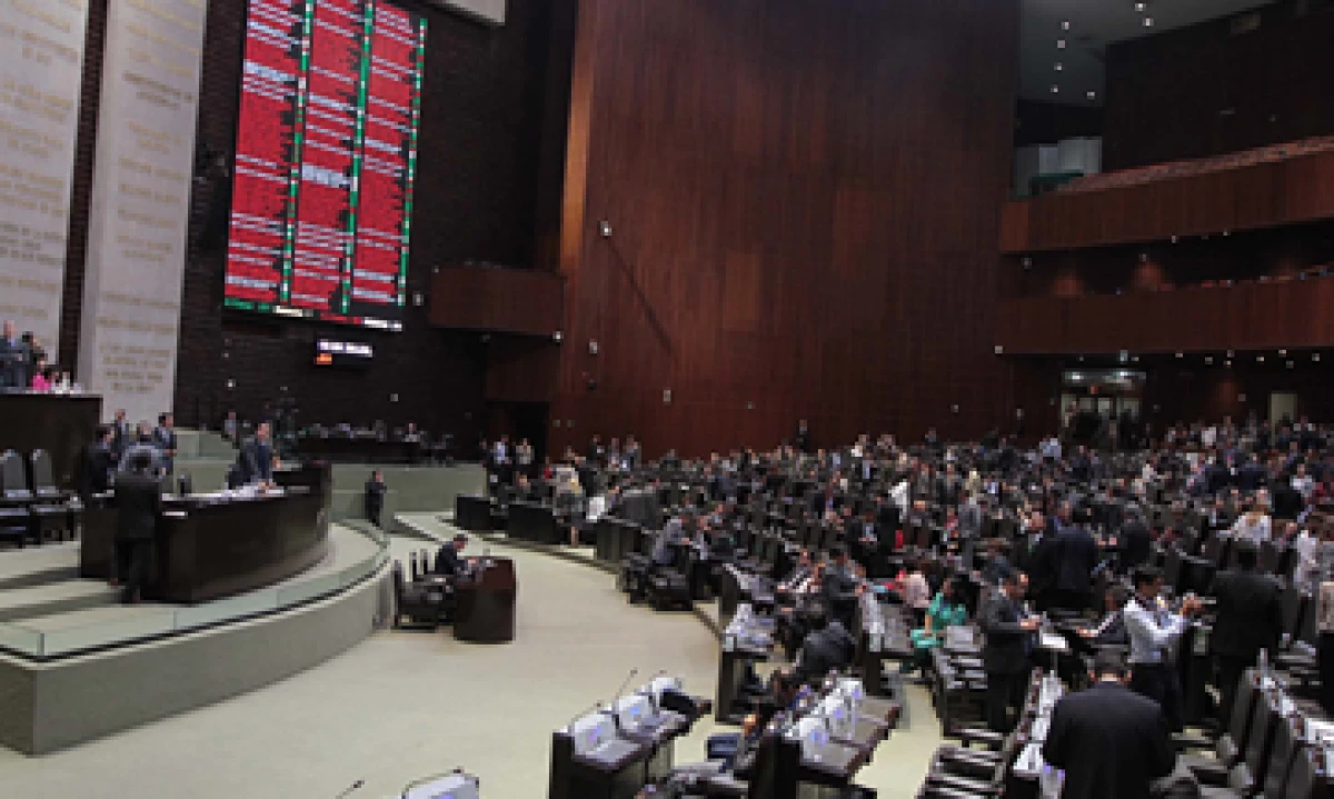 El dictamen recibió cambios de último momento, por lo que regresará al Senado. (Foto: Notimex)