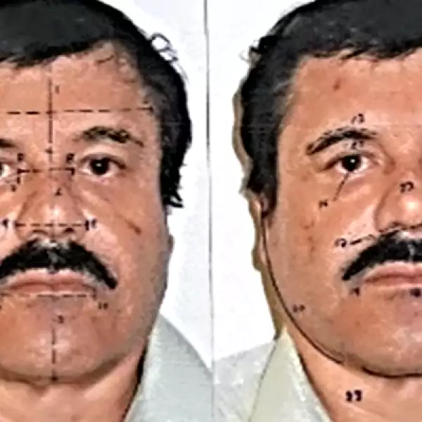 Los peritos también compararon los rasgos faciales de El Chapo a através de fotografías, y por medio de un método antropométrico comparativo de medidas, es decir,  midiendo los rasgos faciales  y comparándolos.
