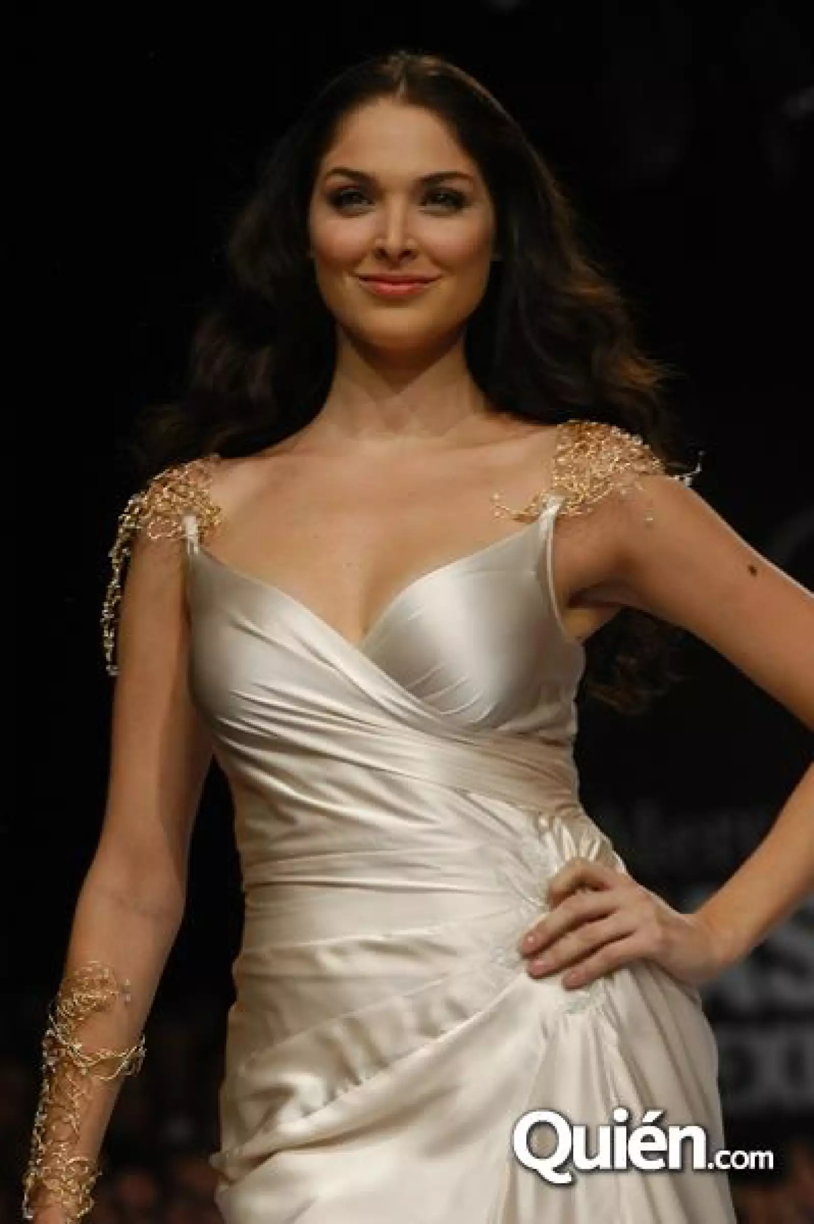 MBF Pasarela Eduardo Lucero