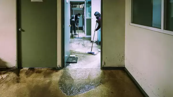 El hospital general de Atizapán fue desalojado tras inundarse por las intensas lluvias.