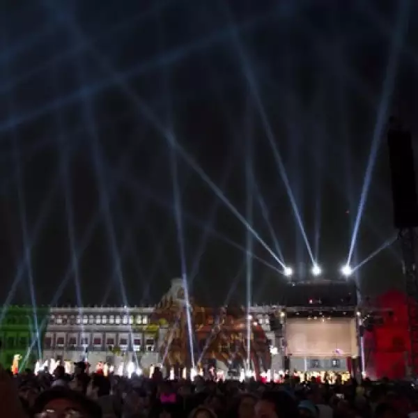 Bailarines y fuegos artificiales para festejar el Centenario de la Revolución