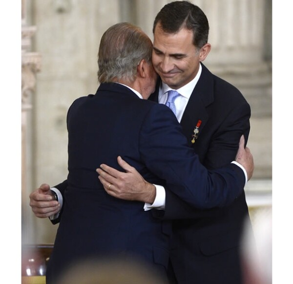 El rey y su heredero protagonizaron un conmovedor momento.