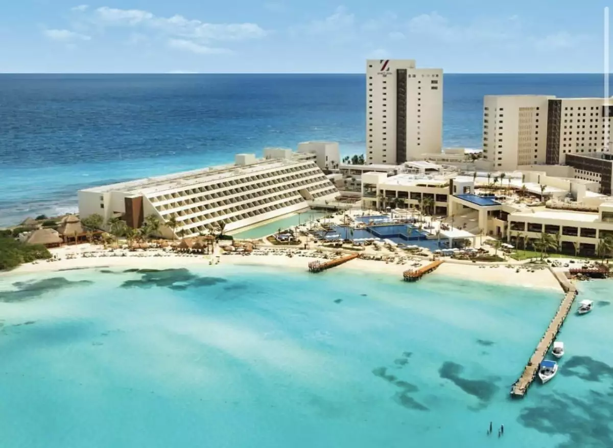  Playa Hotels & Resorts