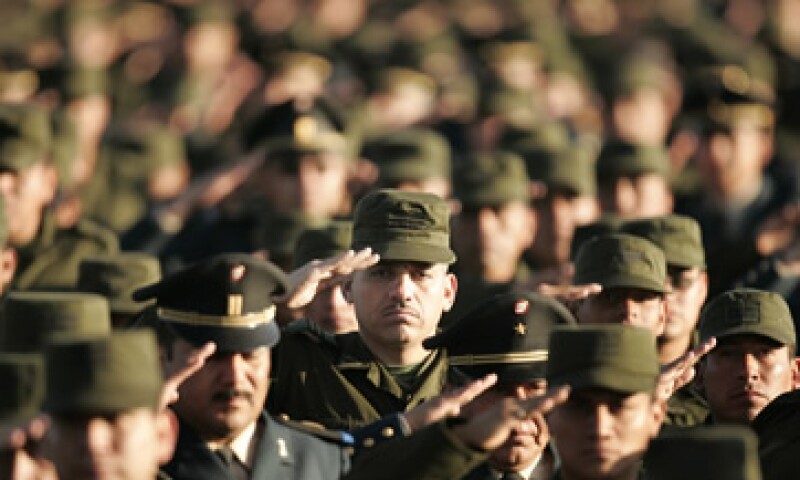Los militares y sus familiares podrán adquirir bienes inmuebles adjudicados que comercializa Banorte con descuentos sobre el precio de lista. (Foto: AP)