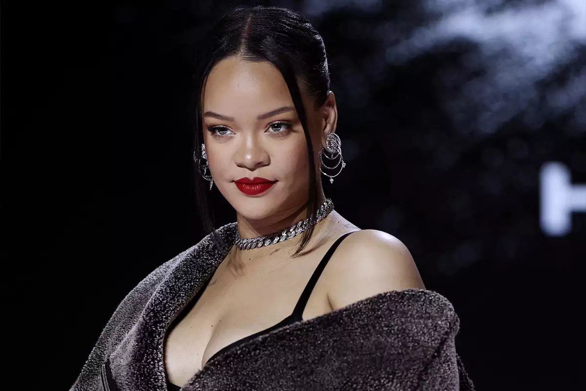 Rihanna reaparece ante los medios antes del show de medio tiempo del Super Bowl