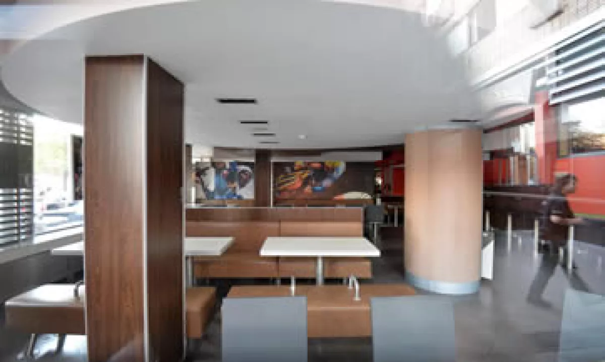 El restaurante en la plaza Puchkin es el primero que abrió en los últimos días de la Unión Soviética. (Foto: Reuters)