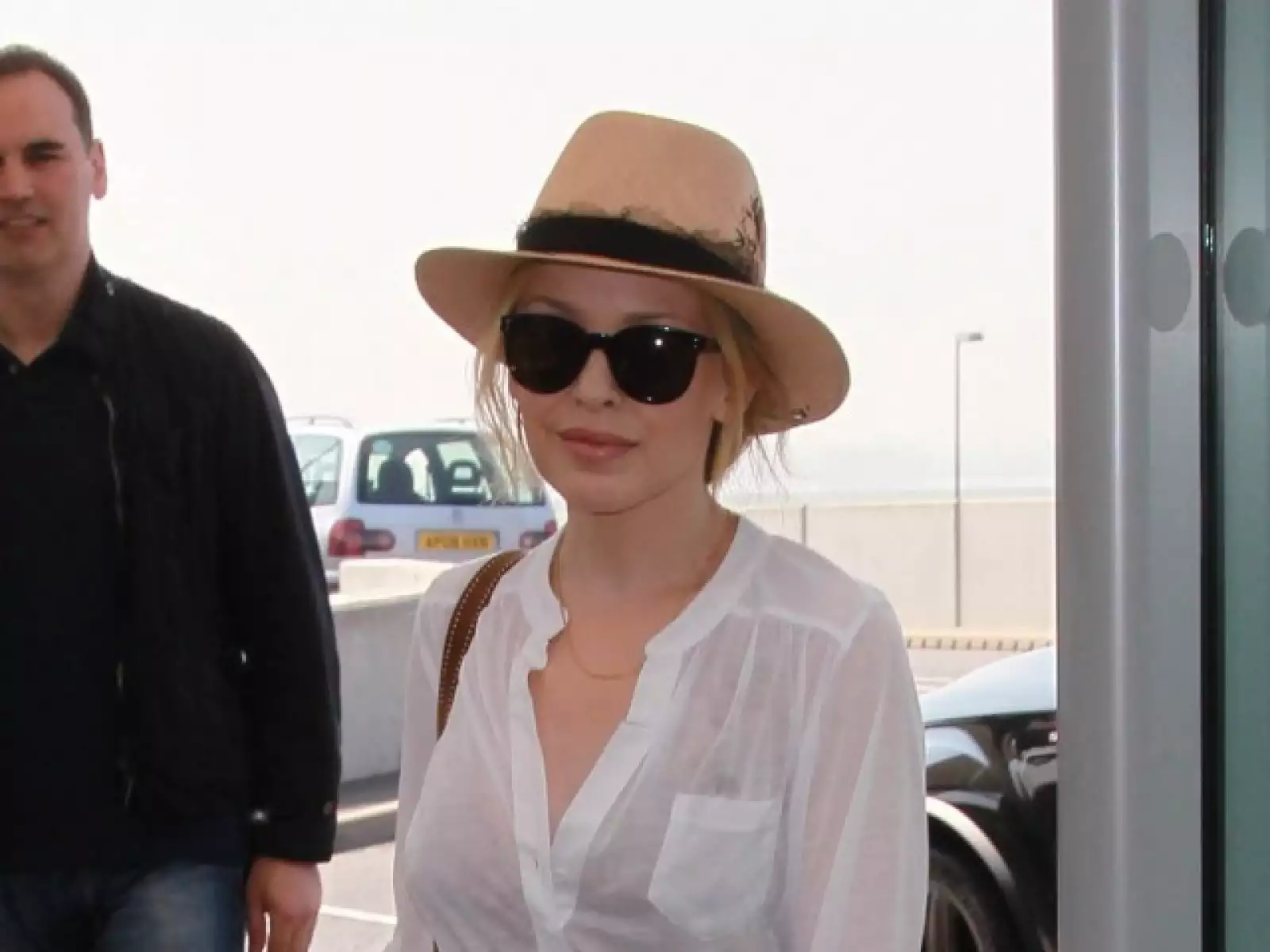 Kylie Minogue en el aeropuerto de Londres.