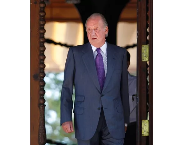 Una fuente de la Casa Real de España, asegura que el Rey Juan Carlos le ordenó a Urdangarín se dedicara a trabajar en una empresa por cuenta ajena.