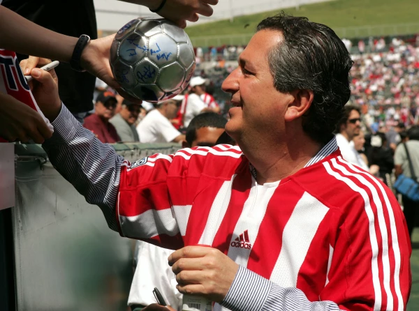 Jorge Vergara trató de formar una base de aficionados del Rebaño Sagrado en Los Ángeles pero en última instancia, no le resultó el negocio.