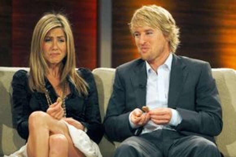 Como parte de la promoción de la cinta Marley & Me en Europa, Jennifer y Owen apostaron con el público de un programa alemán y tuvieron que probar el alimento canino.