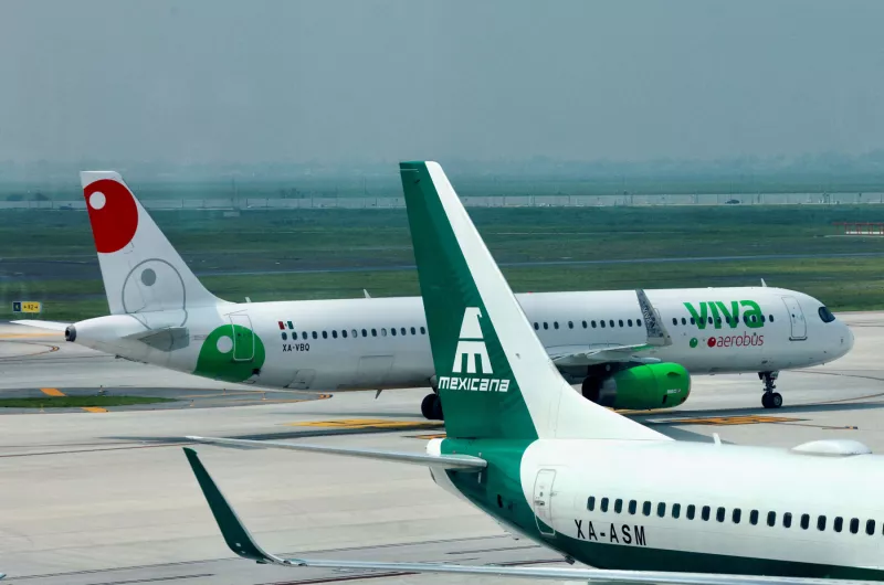 Estados Unidos revoca 13 rutas aéreas de México y congela expansión en el AICM y AIFA