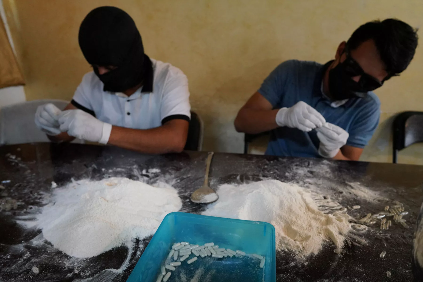 jovenes-cocinan-metanfetamina