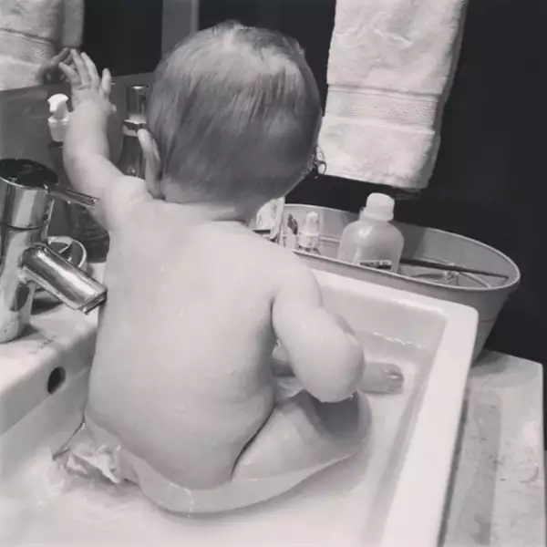 En la divertida y relajante hora del baño.