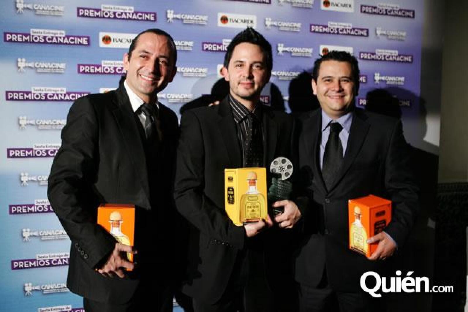 Guapas desfilan en la alfombra de los Premios Canacine