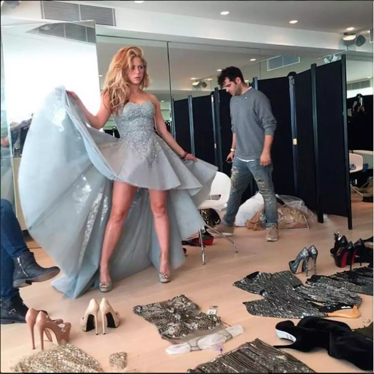 La cantante publicó en Instagram la foto de una prueba de vestuario en la que la vemos lucir sexy tras recuperar su figura antes de ser mamá.