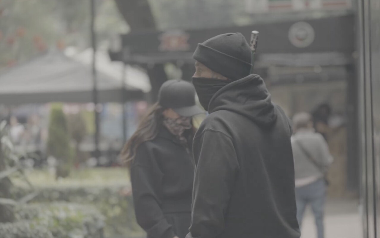 Captamos a Zuria Vega, Osvaldo Benavides, Michel Brown y Raúl Briones “vandalizando” las calles de la CDMX
