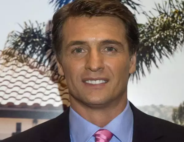 Juan Soler comenzó su carrera como actor en los noventa.