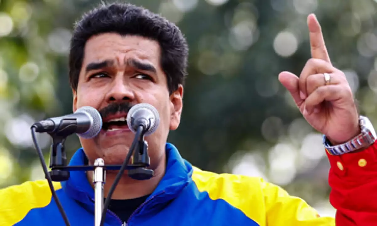 El Gobierno de Nicolás Maduro encareció el dólar que pagan los venezolanos para viajes y envío de remesas familiares. (Foto: Reuters)