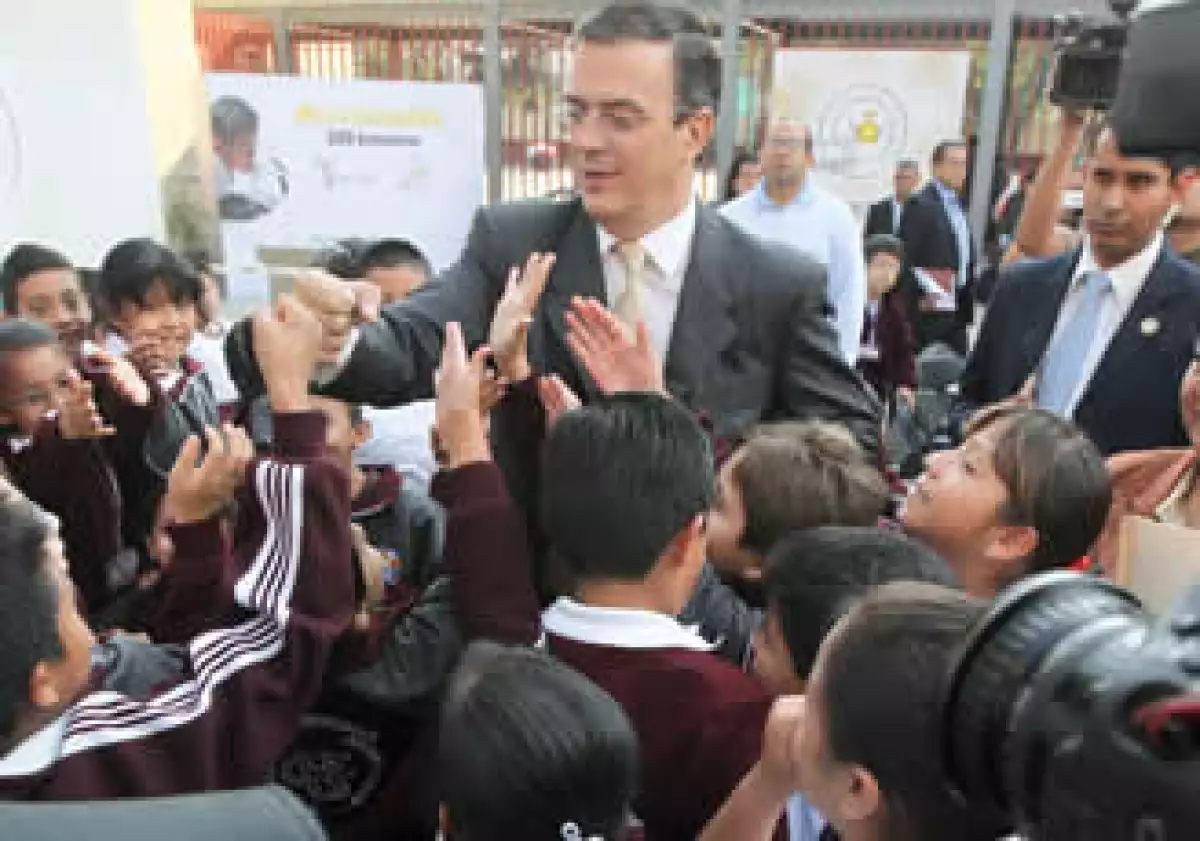 Ebrard dijo que se debe cambiar la estrategia del país, y debe ser desde la izquierda. (Foto: Notimex)