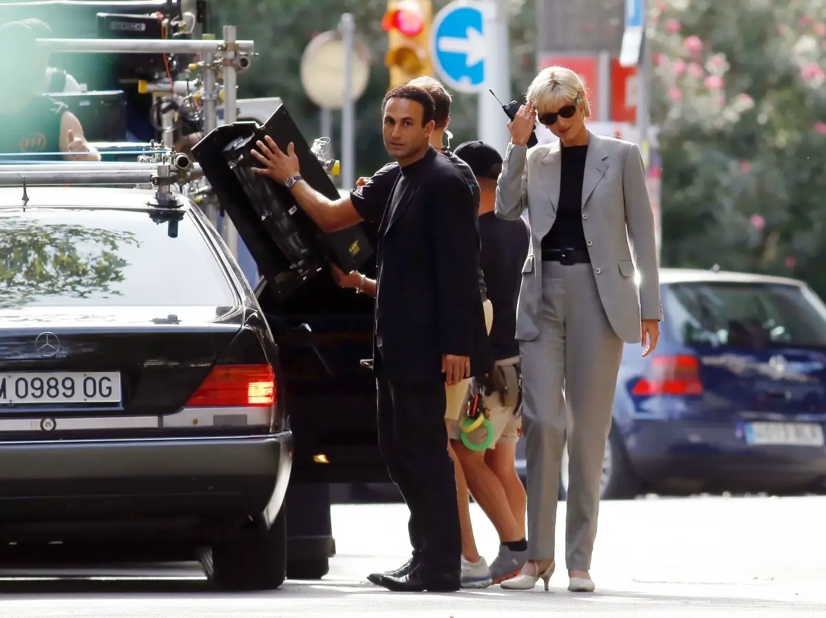 Elizabeth Debicki y Khalid Abdalla