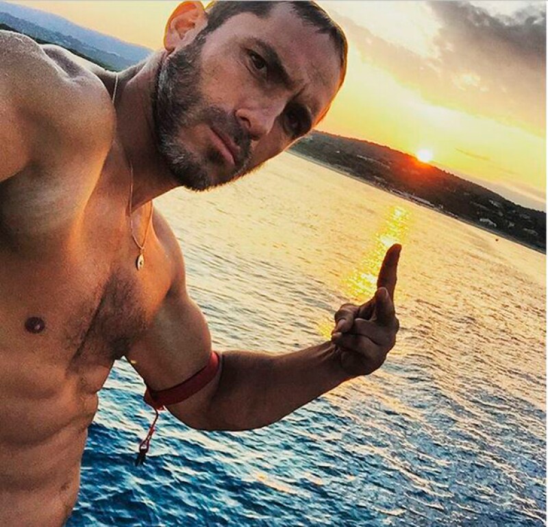 Además de una atractiva cara tiene un cuerpo atlético.