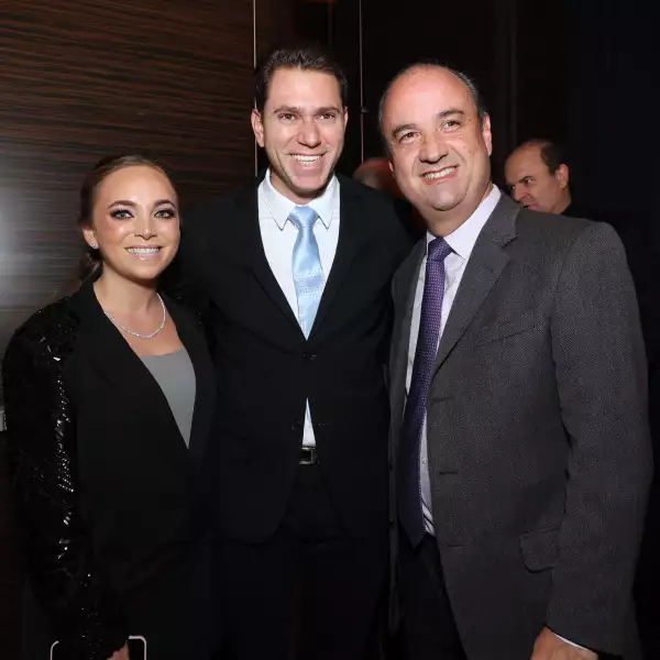 Rebeca Casa, José Romano y Mario Buenrostro 