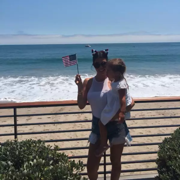 Kourtney celebró el 4 de Julio sola en casa con sus tres hijos, Mason, Penelope y Reign.