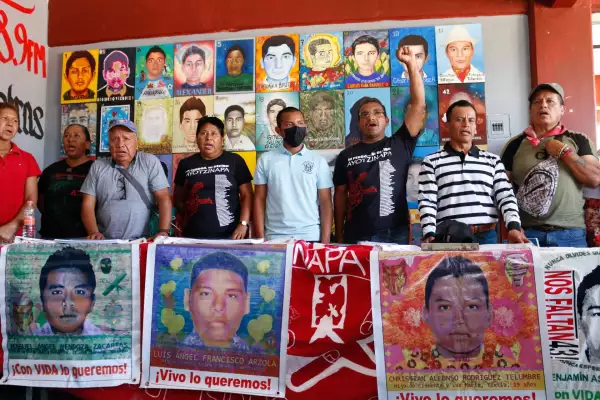 Conferencia Familiares Ayotzinapa-3