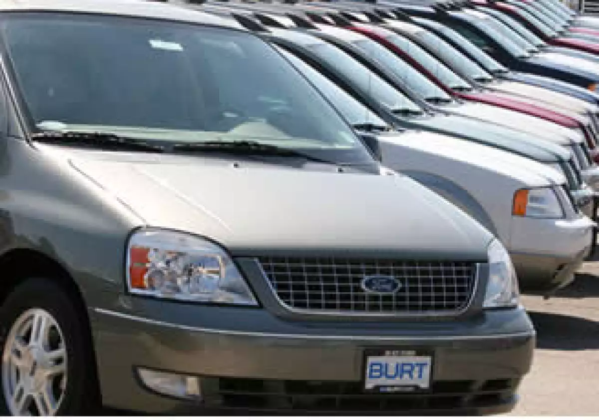 La automotriz informó que ha habido siete colisiones y cinco lesionados leves en relación con este defecto. (Foto: AP)