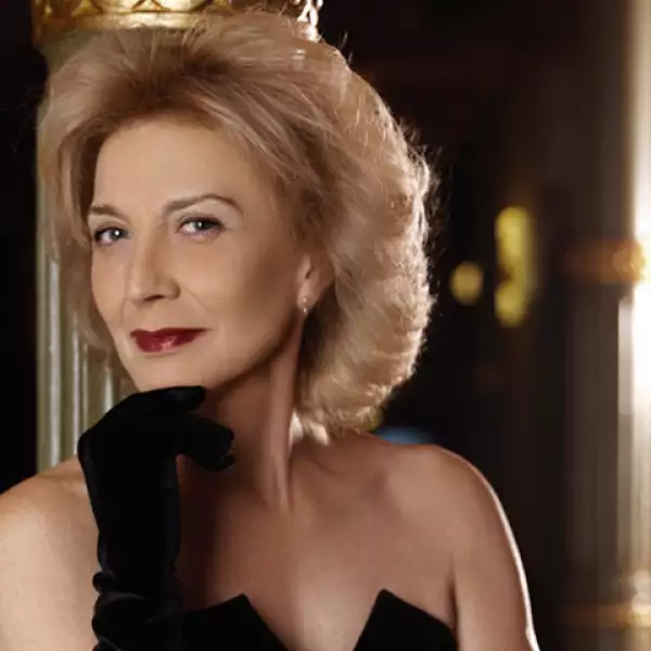 Es una clásica en las películas de Almodóvar, así lo marca su participación en Entre tinieblas (1984), Tacones lejanos (1991), La flor de mi secreto (1995), Todo sobre mi madre (1999), Hable con ella (2002) La piel que habito (2011).