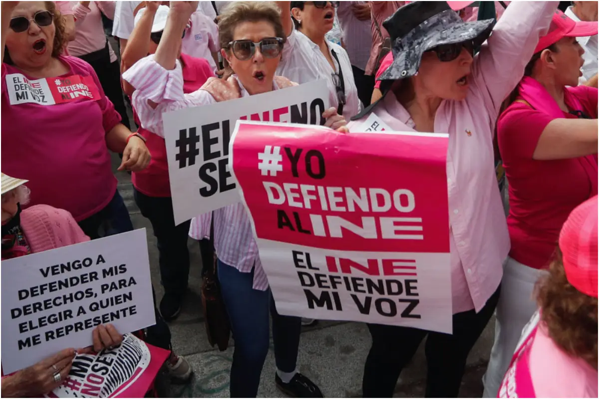 Protesta contra el INE